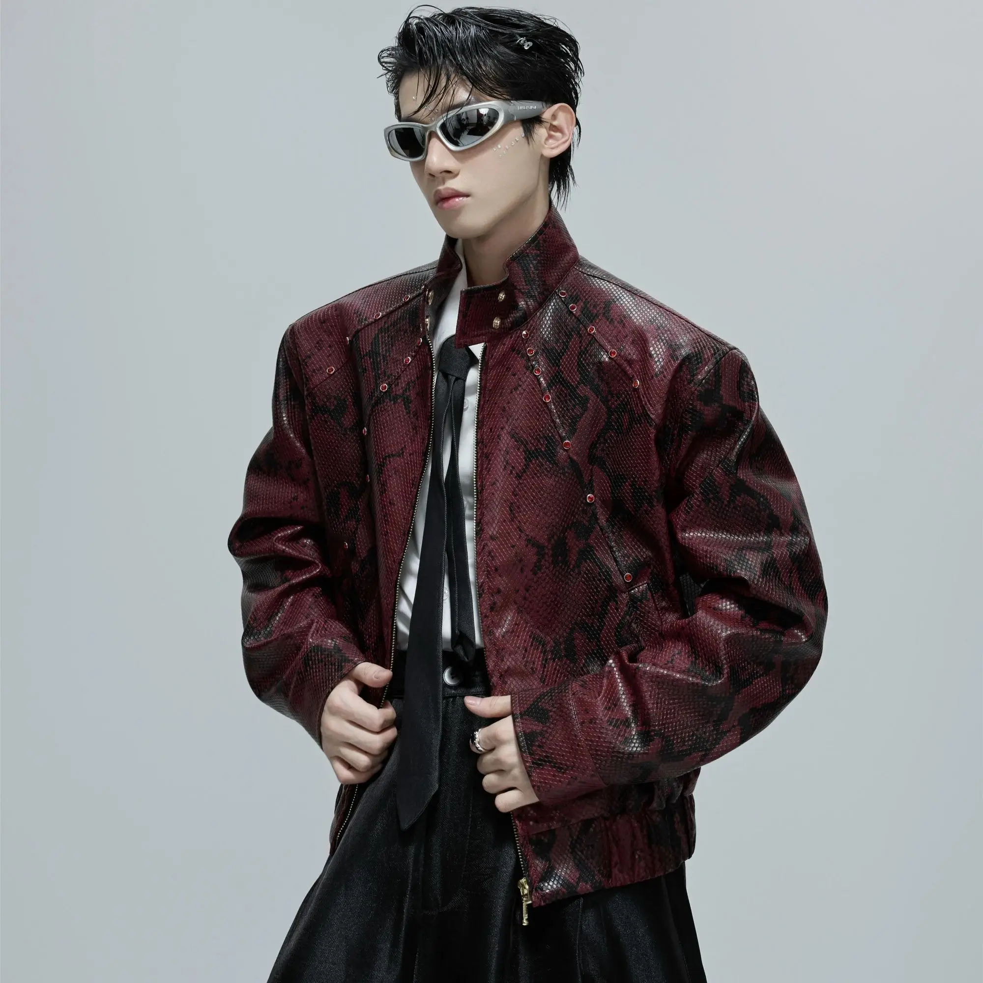 Unique Design Python Texture Leather Jacket For Men Jewel Stand Collar Short Coat Autumn Mens Clothing Hiphop Red Black HI-Q