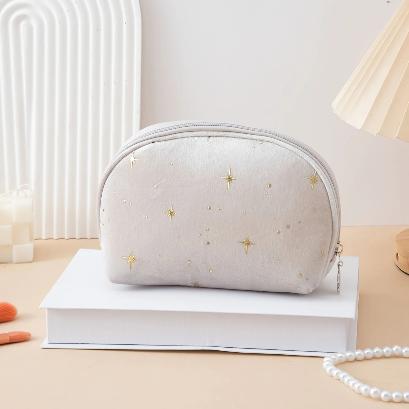 New Large-Capacity Cosmetic Storage Bag, Simple and Stylish, with Embossed Flannel Star Pattern, Cute Hand-Held Lipstick Storage Pouch, Velvet Makeup Bag, Gold-Stamped Velvet Storage Bag, Simple and Portable Women's Lipstick Bag
