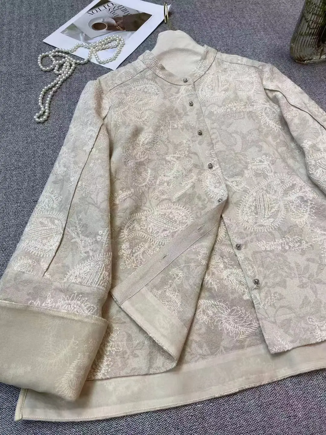 

New 2025 Women's Loose Long Sve Linen Embroidered Floral Jaet irt Outerwear Commute Sle Regular Sve Length Button...