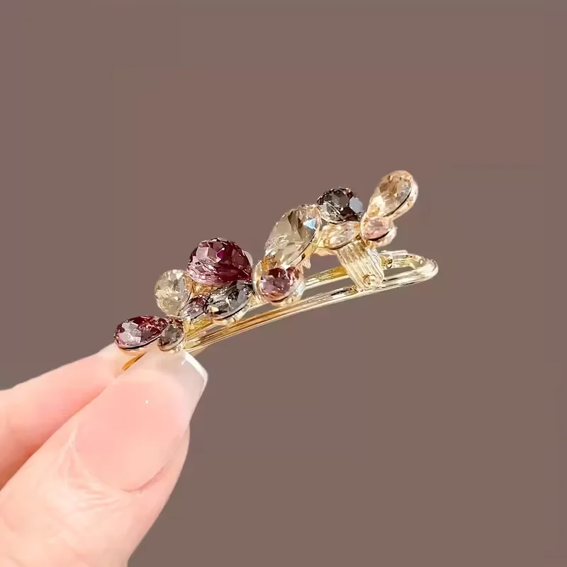 1 Stück Haarspange mit Schmetterlingsmotiv, imitiertes Kristall, seitliche Haarspange für die Haarpartie, hochwertiges und exquisites Haaraccessoire. – Detail 1