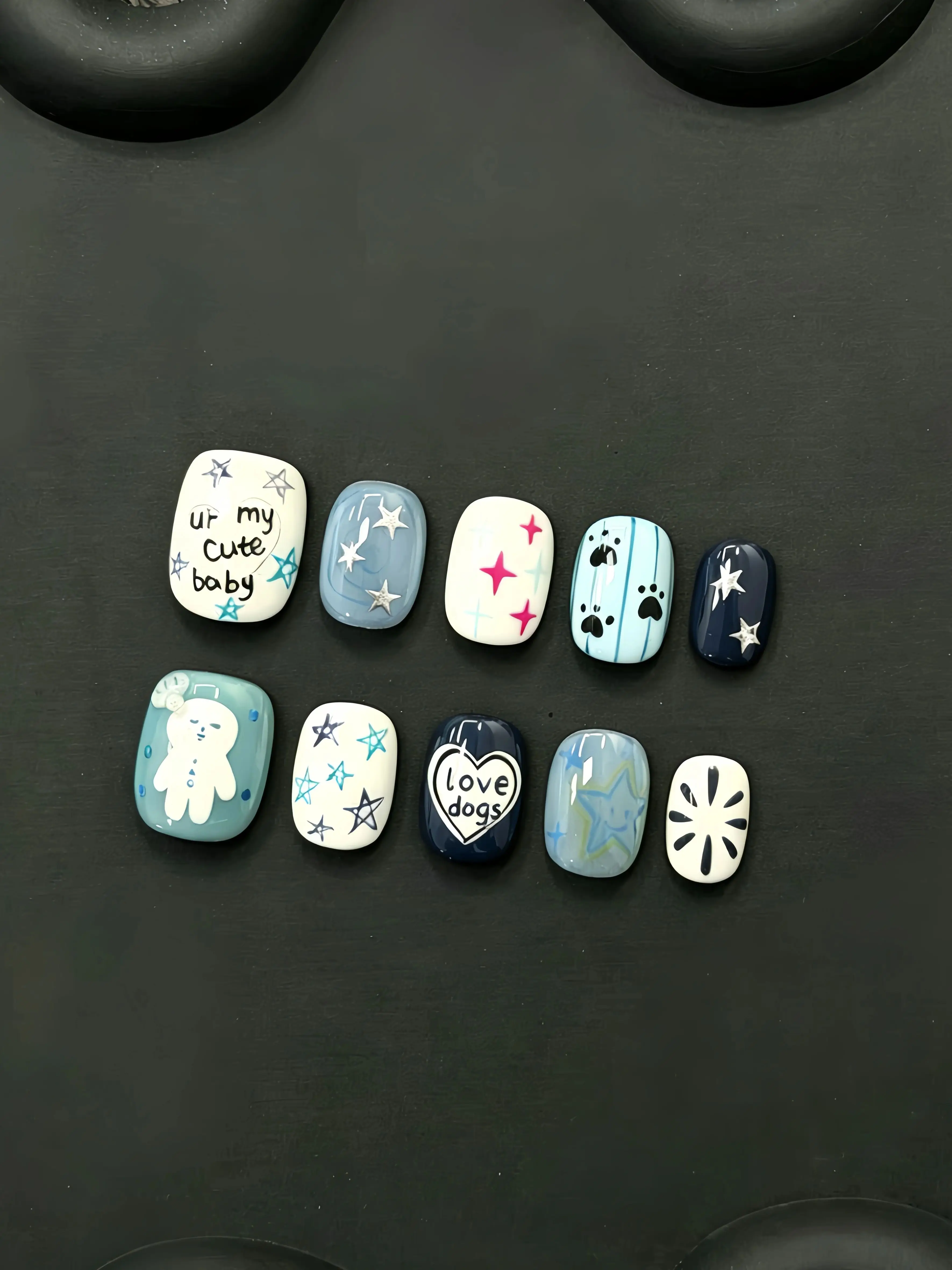 10 Short Square Nails, Blue and White Cartoon Bear Graffiti Press-On Nails, Five-Pointed Star Puppy Paw Print Ins-Style Nail Art, Y2K Fresh and Cute Vibe Reusable Fake Nails