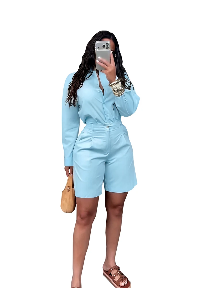Schickes 2-teiliges Set für Damen: Einfarbiges Langarm-Hemd mit Knöpfen und hochtaillierte plissierte Bermuda-Shorts, Büro-Outfit für Damen. – Detail 16