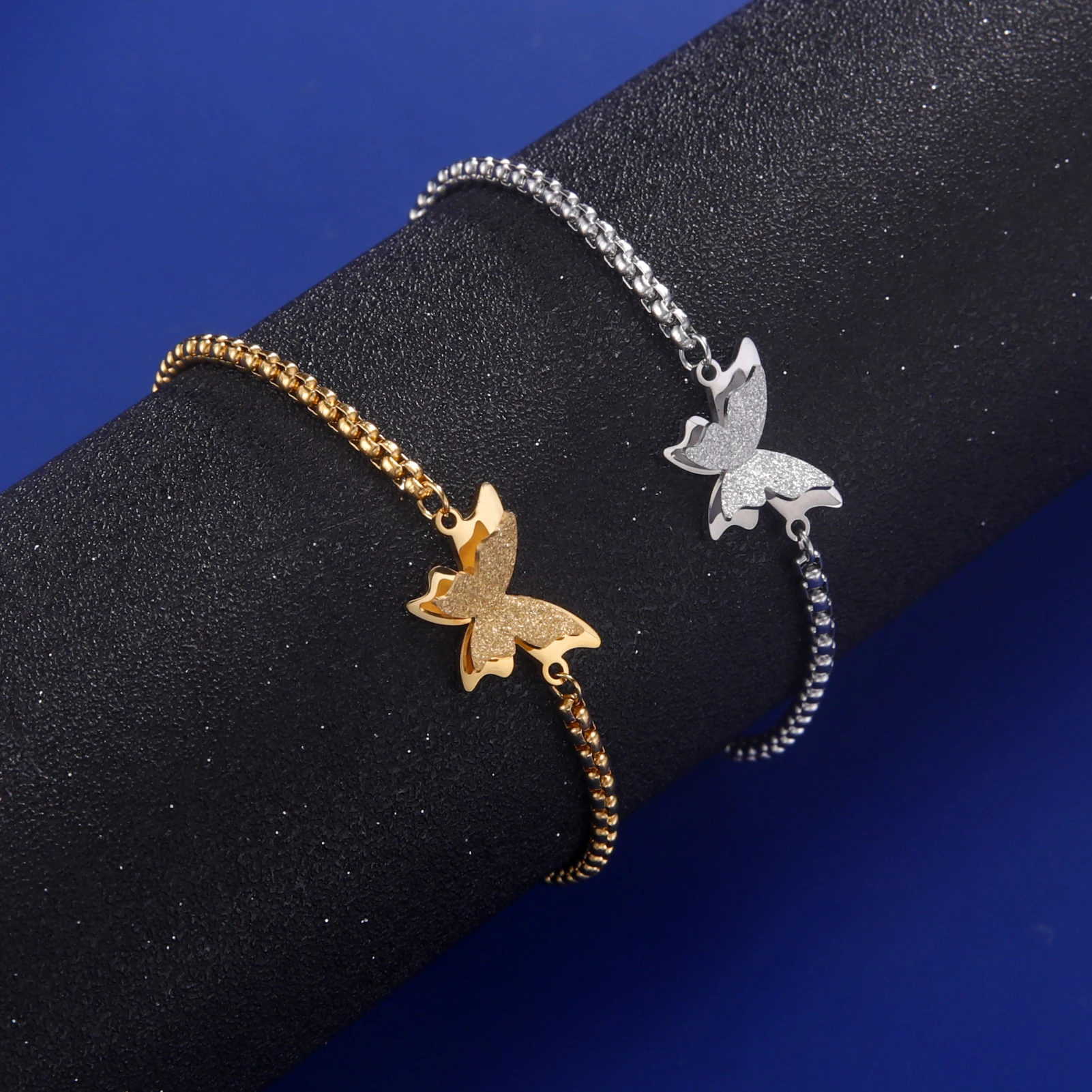Cazador Edelstahl-Schmetterlings-Charm-Armband für Damen, ästhetische Armbänder an der Hand, Schmuck 2025, Hochzeitsgeschenk, Jahrestag