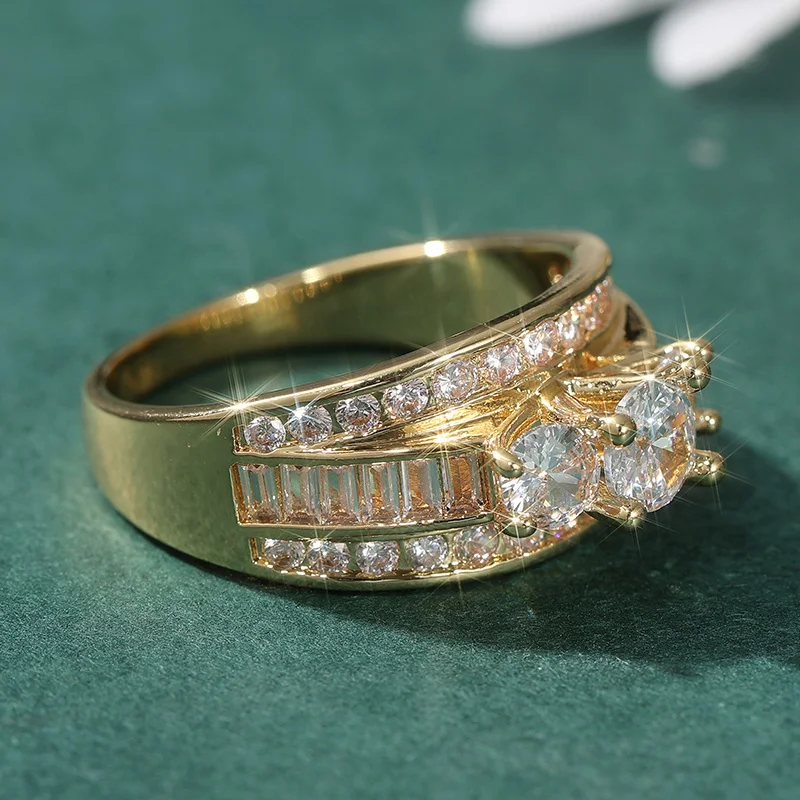 Schillernder goldfarbener, mit weißen CZ-Steinen eingelegter Damenring, geometrischer Schmuck für den täglichen Gebrauch, Partyschmuck – Detail 2