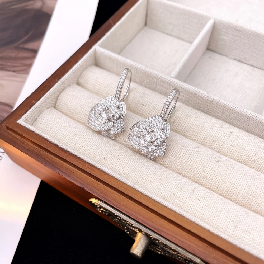 

2022 Gorgeous Delicate Elegant Sweet Full Diamond Rose Earrings Hot Selling Luxury Jewelry For Women Anniversary Gifts.