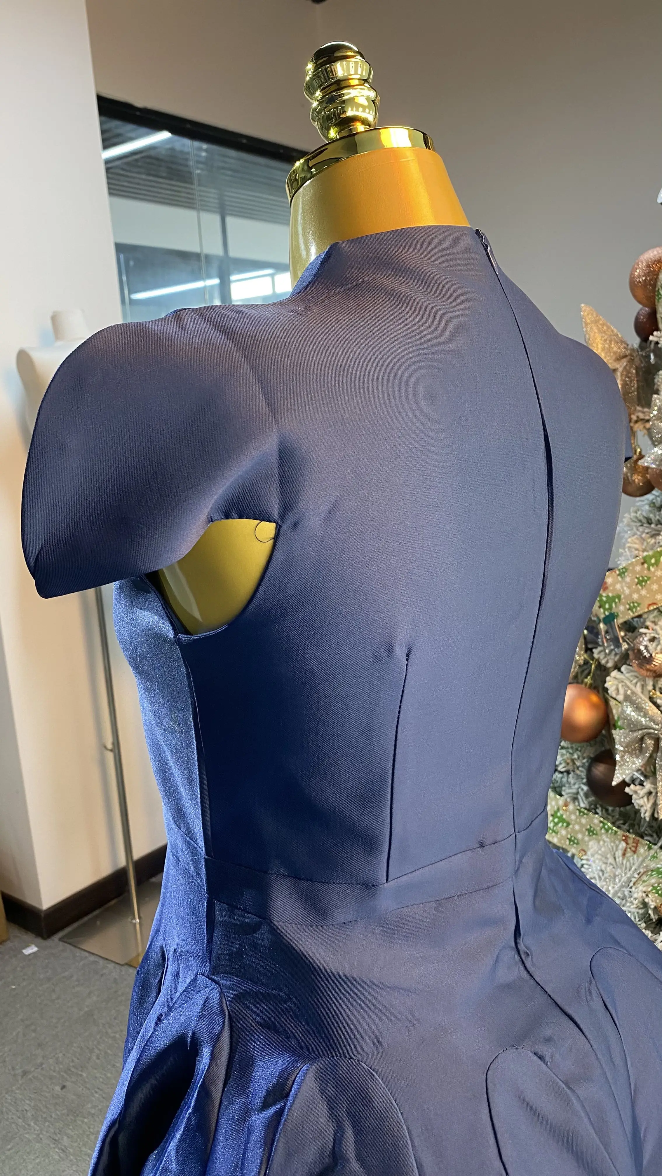 Vestido elegante de ajuste fino com decote em V sólido com manga esvoaçante e design personalizado, vestido de banquete elegante-GZXX404