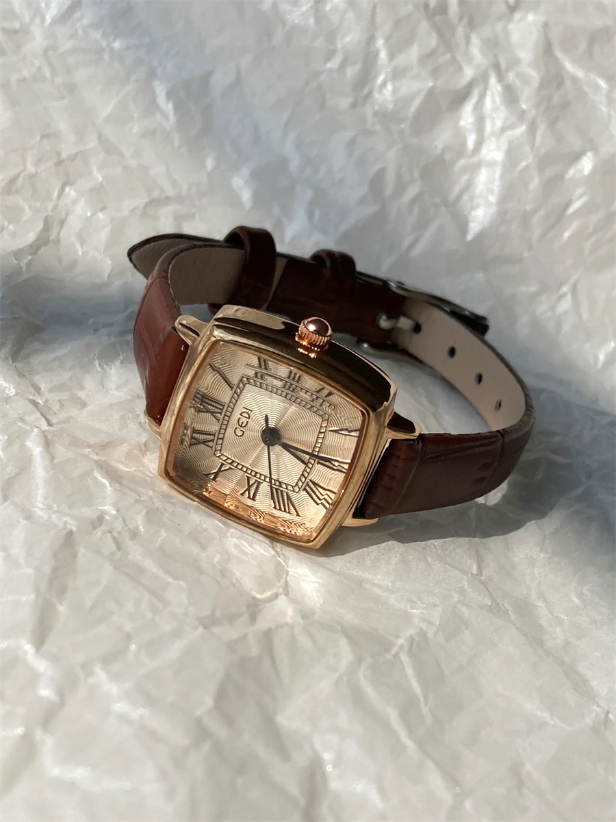 

Secondhand watch for women light luxury niche female model student style small and exquisite Roman simple and retro temperament