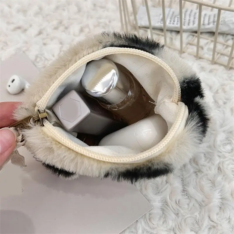 

Plush Heart Coin Purse Lipstick Case for Women with Zippers Closure Soft Earphone Strorage Bag Portable Makeup 517D