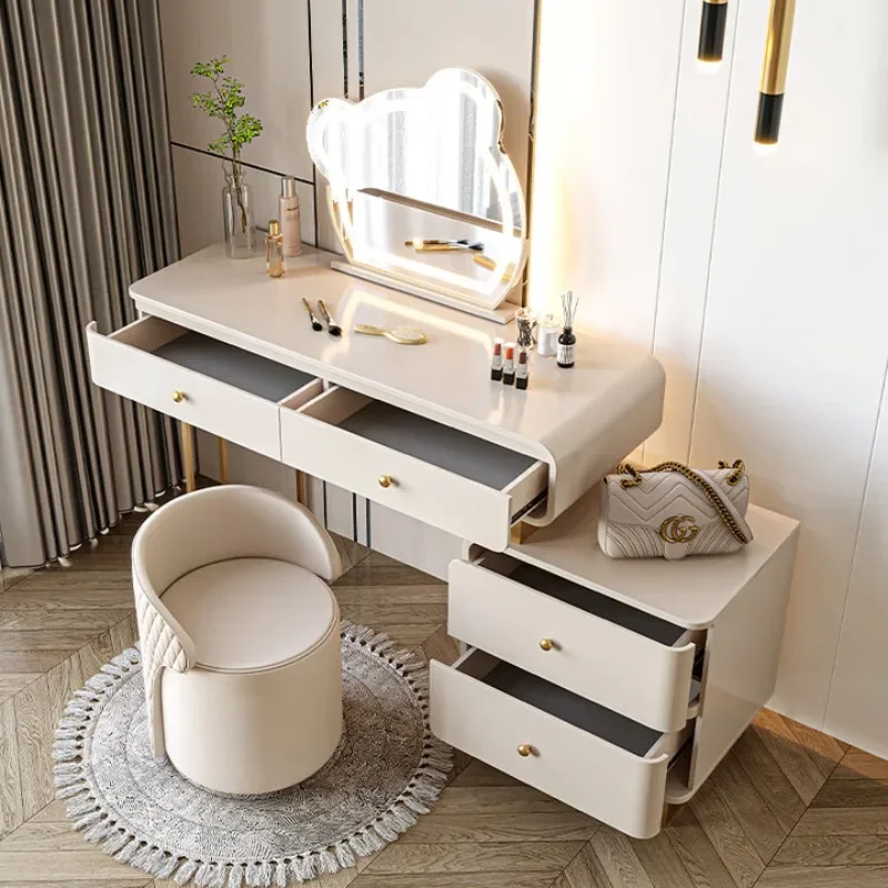 Cómoda de lujo ligera, buen material.