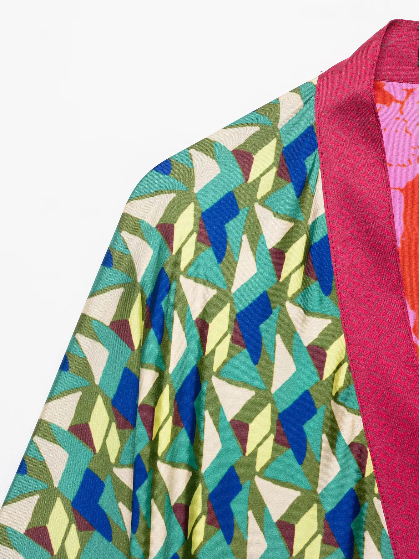 Sommerliches Damen-Set mit tiefem V-Ausschnitt, sieben Viertelärmeln, geblümtem und gestreiftem Print, Jacke und Wickelrock mit mittelhohem Bund. – Detail 15