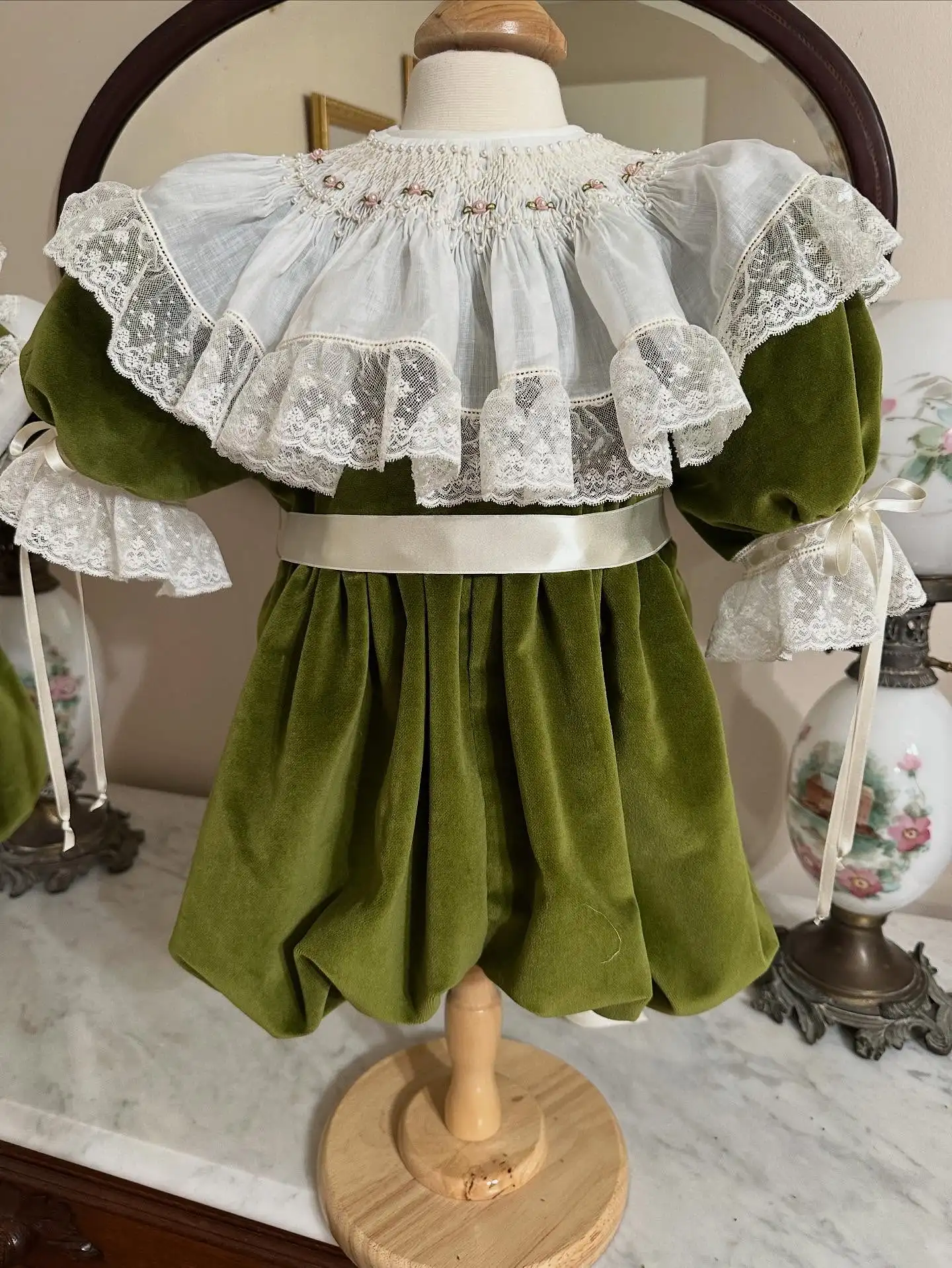 Baby Boy Girl Handmade Embroidery Flower Pearl Lace Green Velvet Smocked Romper Outfit For Casual Party Birthday Photography