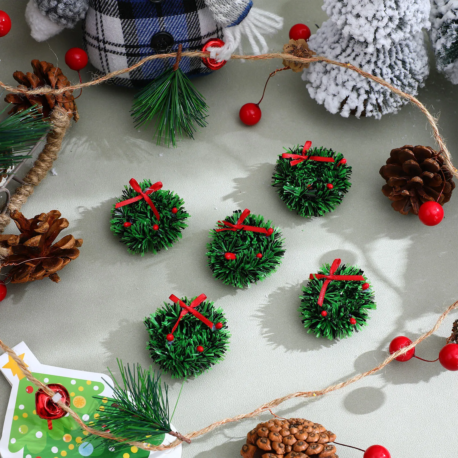 

5Pcs Festival Wreath Small Scale Sturdy Construction for Christmas Mini Scene Decoration Tabletop Ornament Home Holiday Setup