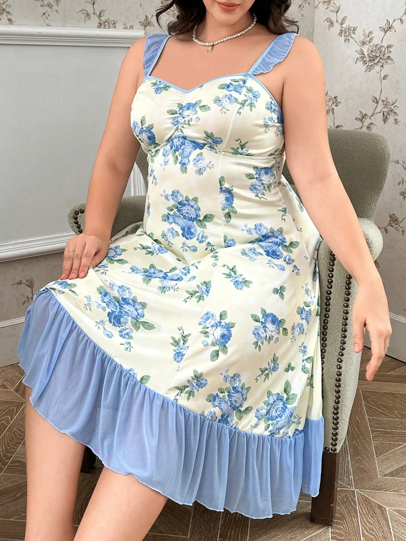 

Платье-комбинация больших размеров с цветочным принтом и рюшами, из мягкой ткани, похожей на атлас, для домашнего отдыха