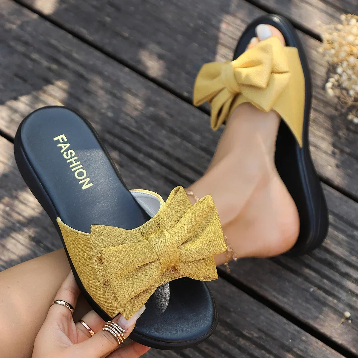 Women Summer Slip on Outdoor Fashion Bow Tie Sandals Women Lightweight Comfortable Flat Casual Beach Slippers Trend Slides Women