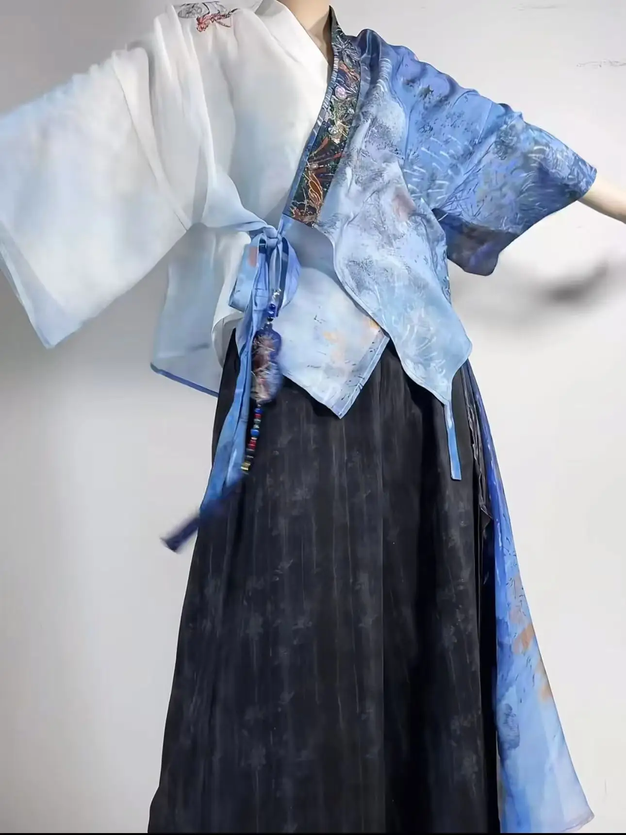 젊은 감각의 오리지널 한복 남녀 수묵화 자수 크로스 칼라 수트 트렌디하고 멋진 할로윈 코스프레 의상