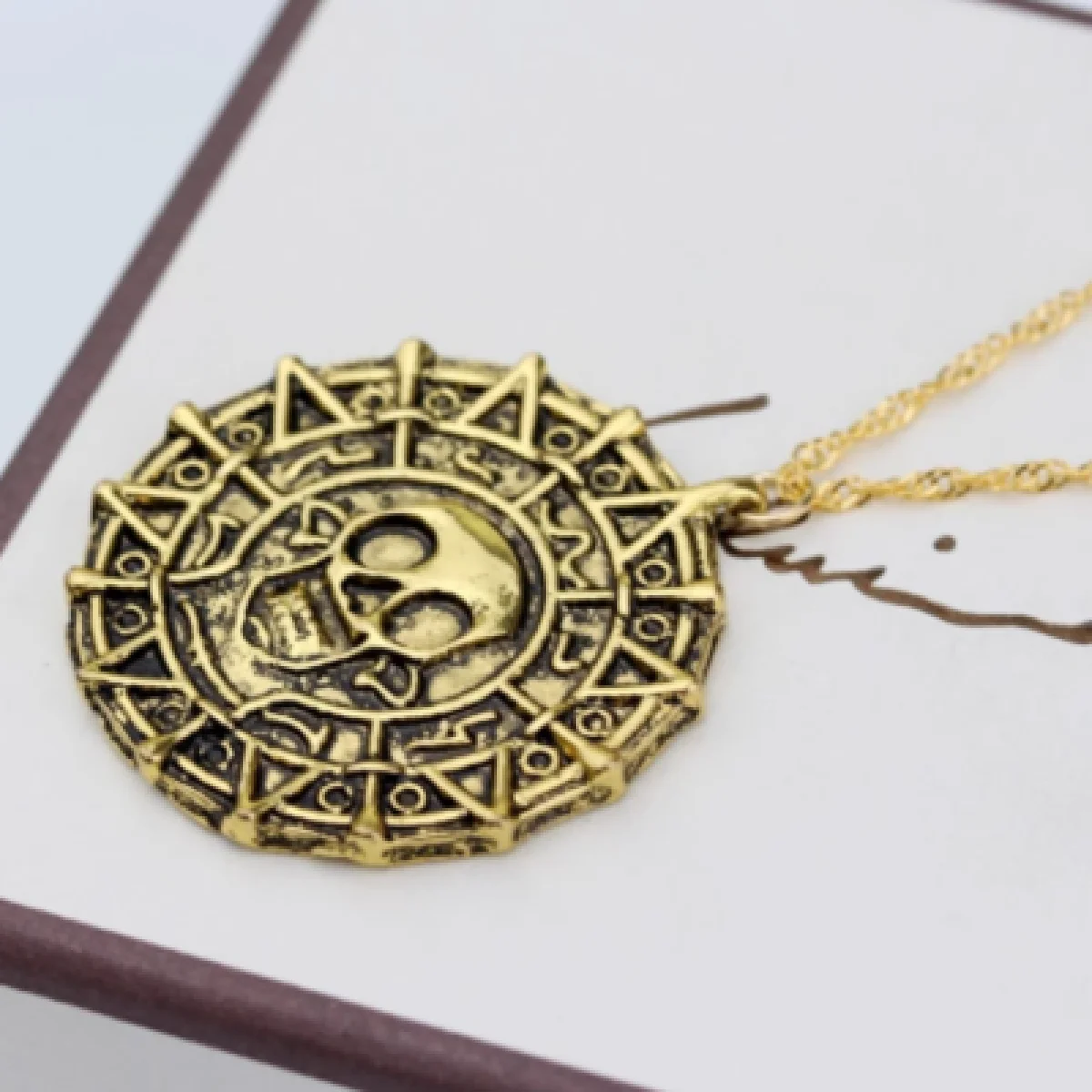 Pirates of The Caribbean Necklace Jack Sparrow Aztec Skeleton Skull Heads Pendant Coin Medallion Vintage Jewelry Wholesale