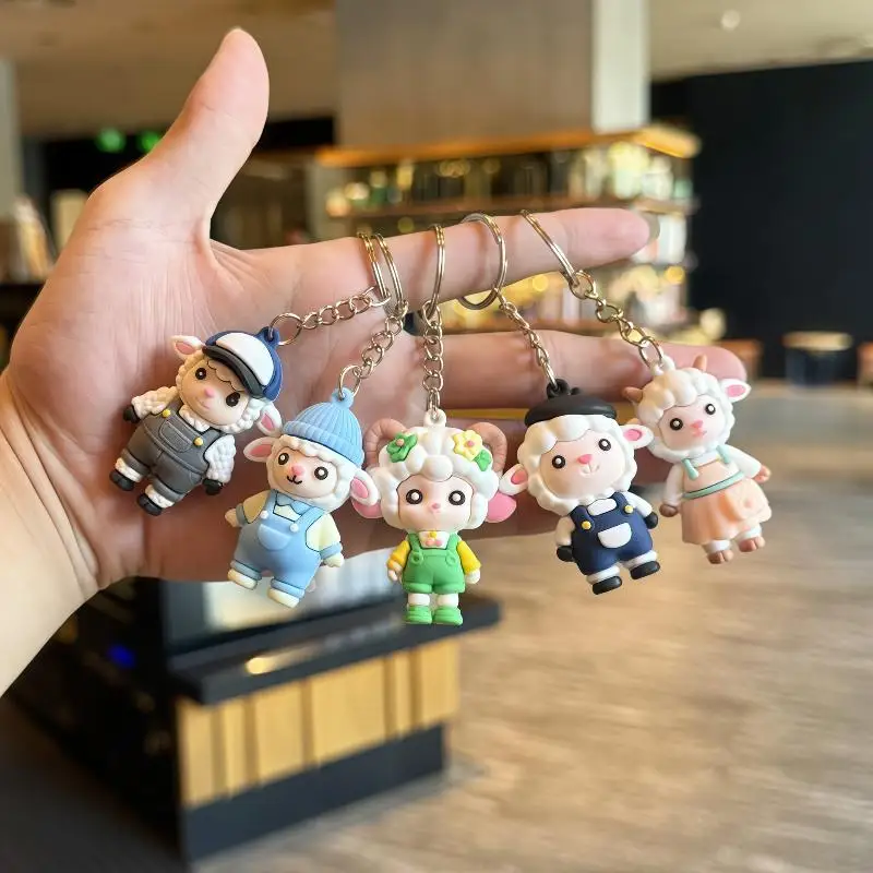 Niedliche Cartoon-Schaf-PVC-Schlüsselanhänger mit hübschen Outfits, robustem Metallring für schöne Taschendekoration, Geschenk für Kinder und Freunde. – Detail 7