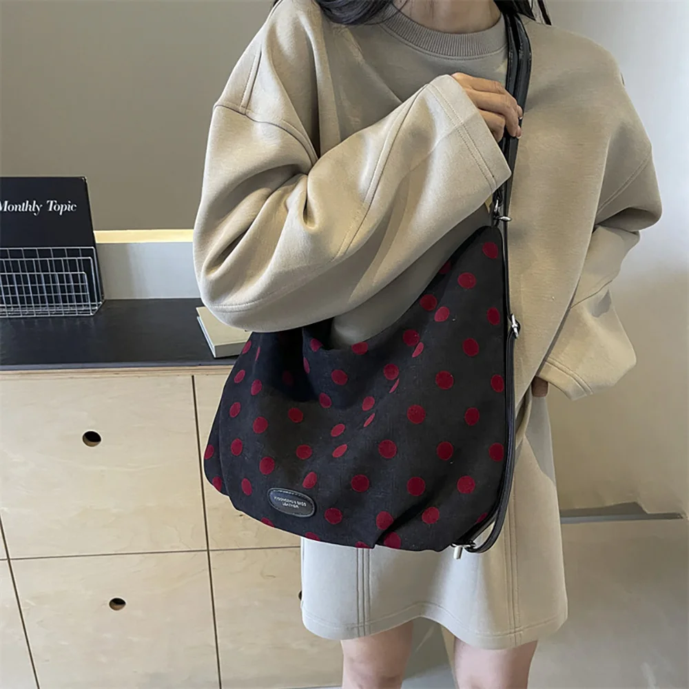 Bolsos de hombro con punta ondulada a la moda para mujer, mochilas informales versátiles y de lunares, bolso de mano de gran capacidad para mujer 2025