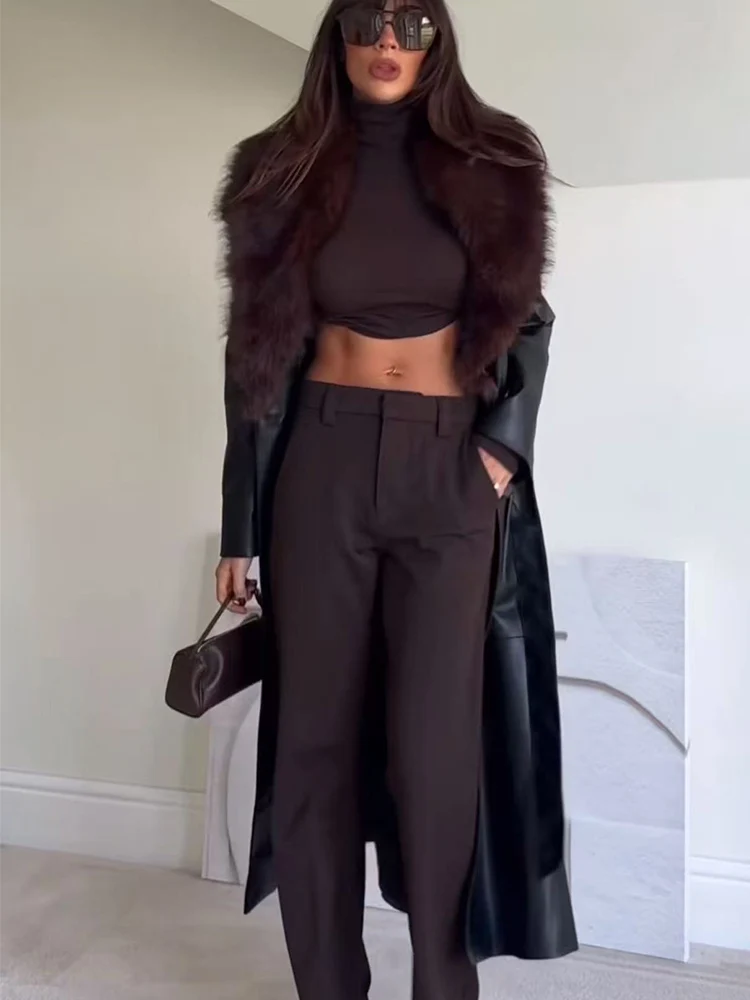 Damska długa kurtka skórzana z kołnierzem ze sztucznego futra, modna, w stylu high street, z ozdobnym paskiem, skórzana odzież wierzchnia, elegancki płaszcz damski na zimę 2025.