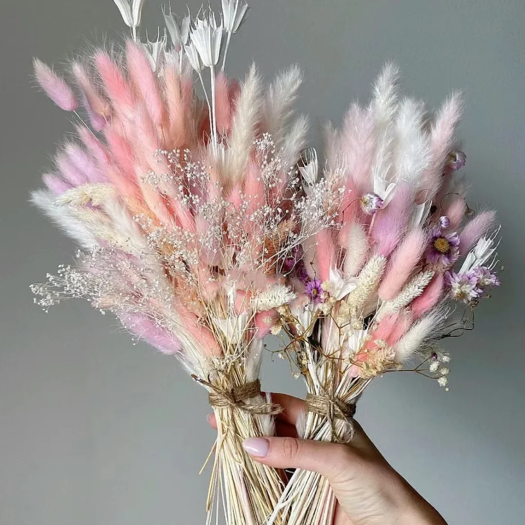 

Hand Holding Pampas Grass Wedding Bridal Bouquet Dried Flowers Bridesmaid Artificial Rose Flower Decor Wedding Arrange Flowers