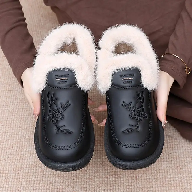 

Mom's Embroidered Cotton Shoes 2025 New Winter Women Soft Bottom Ankle Boots Female Soft PU Waterproof Plush Warm Cotton Shoes