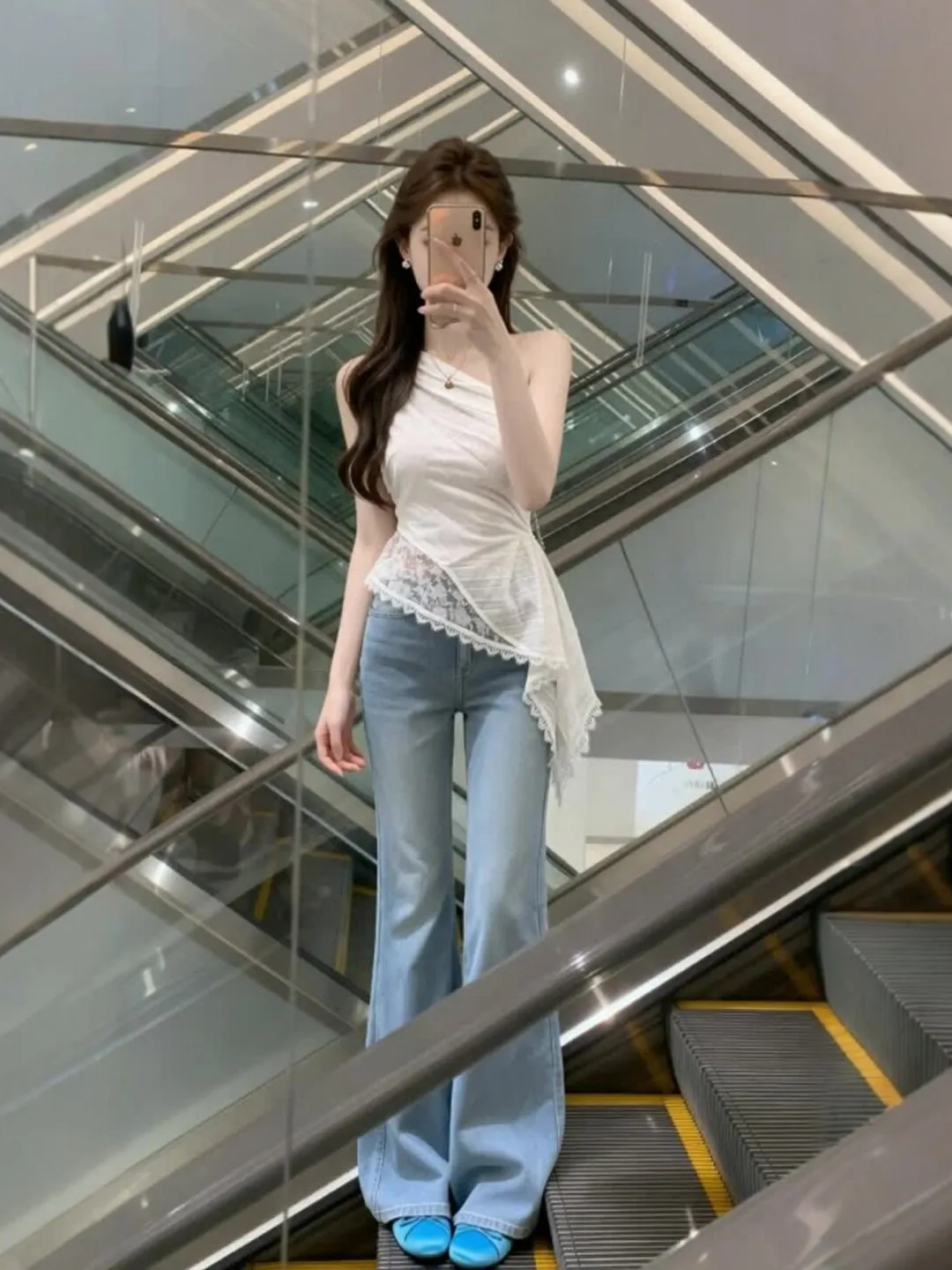 

Stylish Off-Shoulder Denim Outfit Two-Piece Set Youthful Summer OOTD Comfortable Mid-Summer Trendy Ensemble for Women