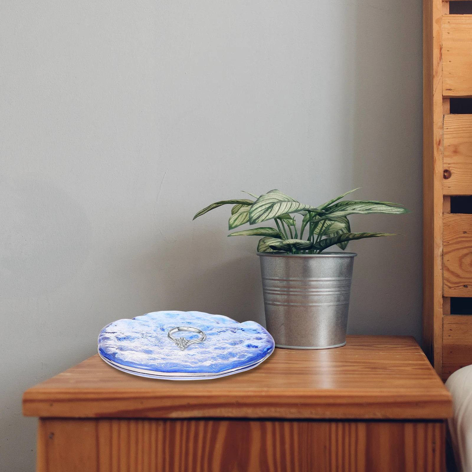 

Crystal Display Dish Round Jewelry Tray Glass Ring Holder for Bracelets Earrings Trinkets Decorative Storage Plate Desktop