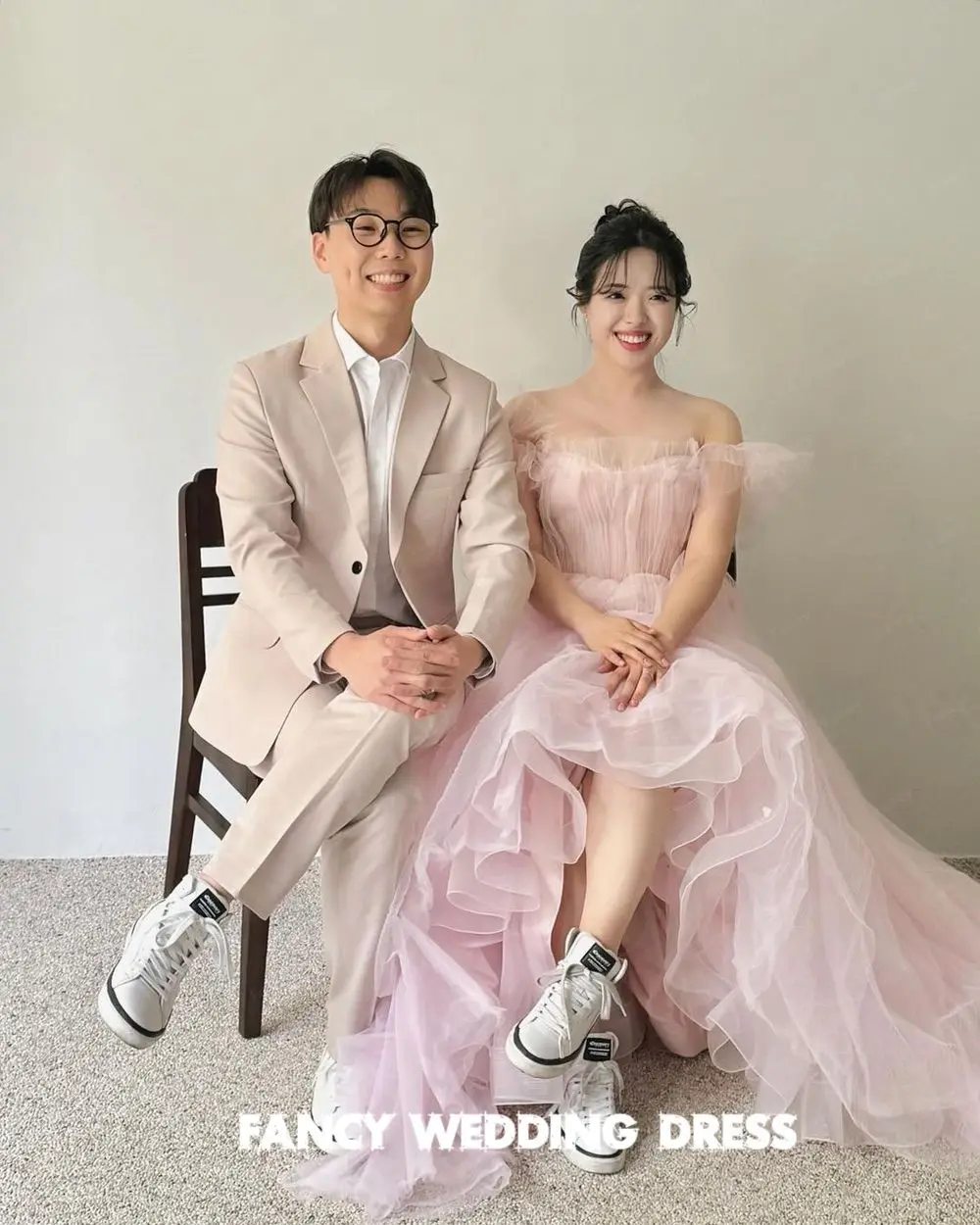 Fantasia coreia rosa fora do ombro vestido de casamento sessão de fotos uma linha tule macio sem mangas vestido de noiva volta espartilho personalizado