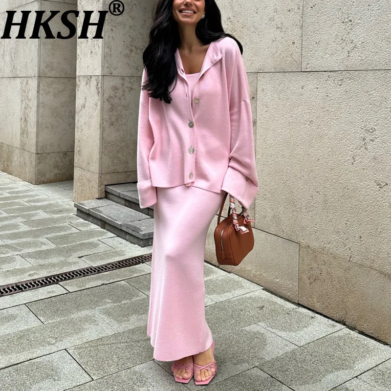 

HKSH Осенний новый женский комплект, вязаный однобортный свитер, кардиган, однотонный базовый жилет, юбка с разрезом сзади, повседневная модная HK11592