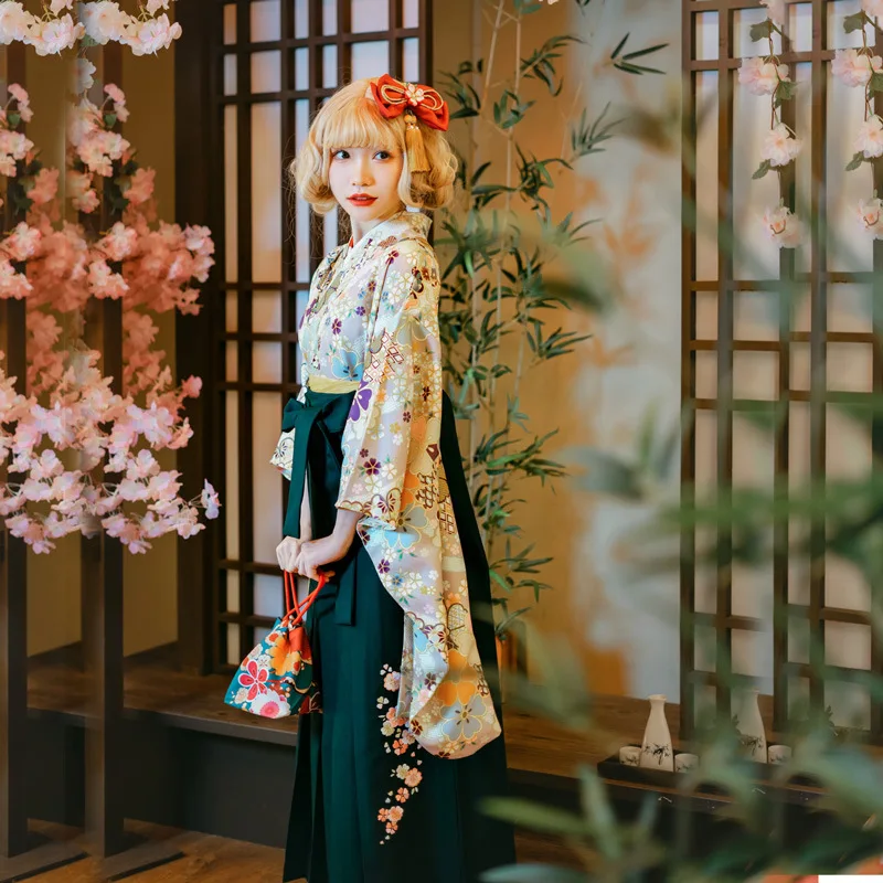 

Japanese kimono women's traditional Taisho style two foot sleeve kimono suit and traditional graduation season dress and formal