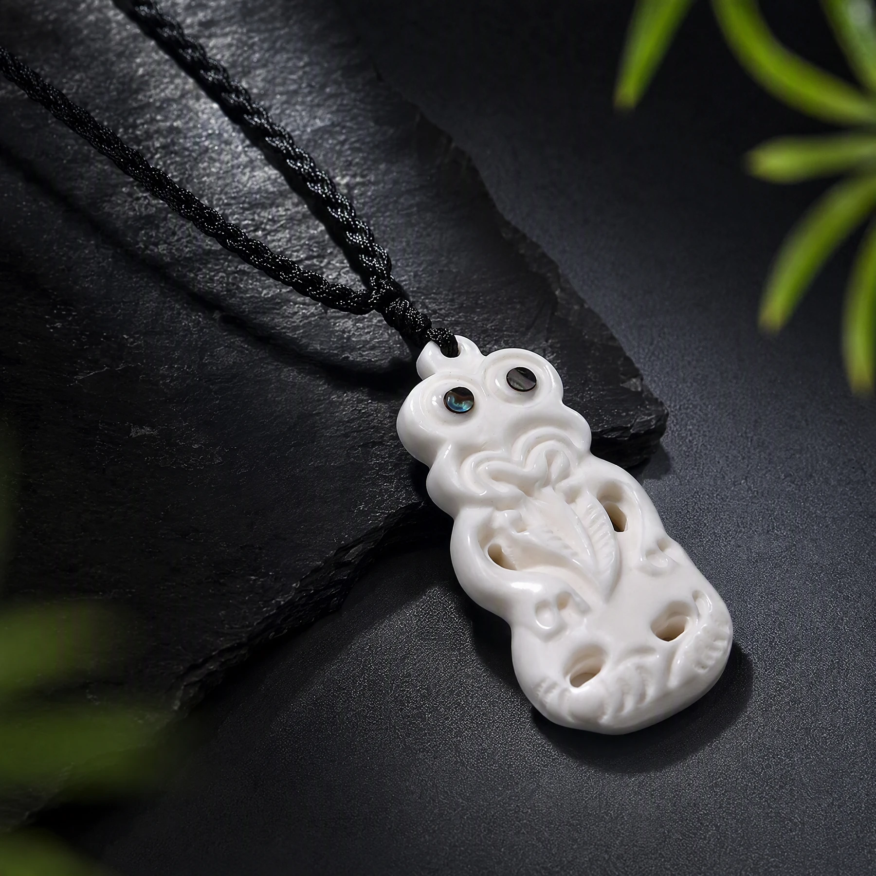 GX144 New Zealand Maori Handmade Yak Bone TIKI Pendant Primitive Tribes Totem Amulet Bones of Cattle Inlaid with Abalone Shell