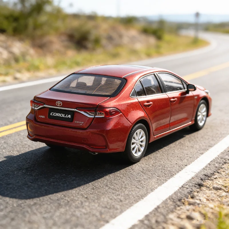 

Масштабная модель автомобиля Toyota Corolla 1:18, высококачественная литая металлическая игрушка, коллекционная имитационная модель, подарок для детей, украшение