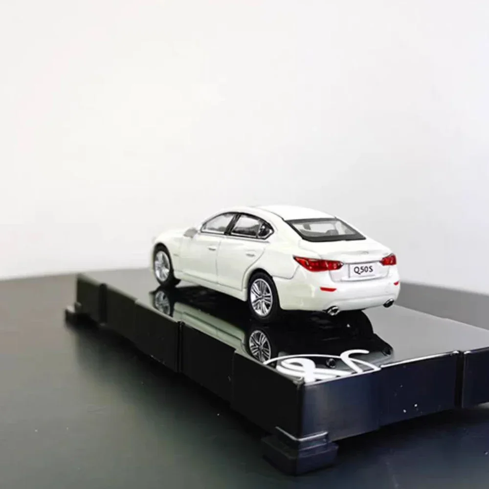 

Infiniti Q50S Original Diecast 1:64 Scale Simulated Alloy Static Car Model Fan Collection Display Home Decoration Metal Ornament