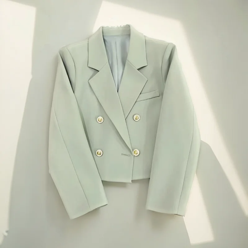 

Женский твидовый пиджак Sable Regency: Изысканный, элегантный, с декорированными лацканами, роскошный, дышащий, мастерски выполненный.