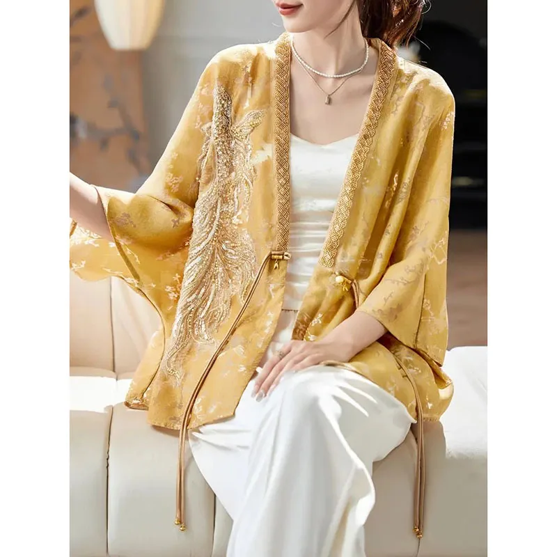 

Autumn 2025 New Women's Loose Coat Niche Temperament V-neck Female Bat Sleeve Ladies Beaded Jacket Cropped Sleeve Outwear