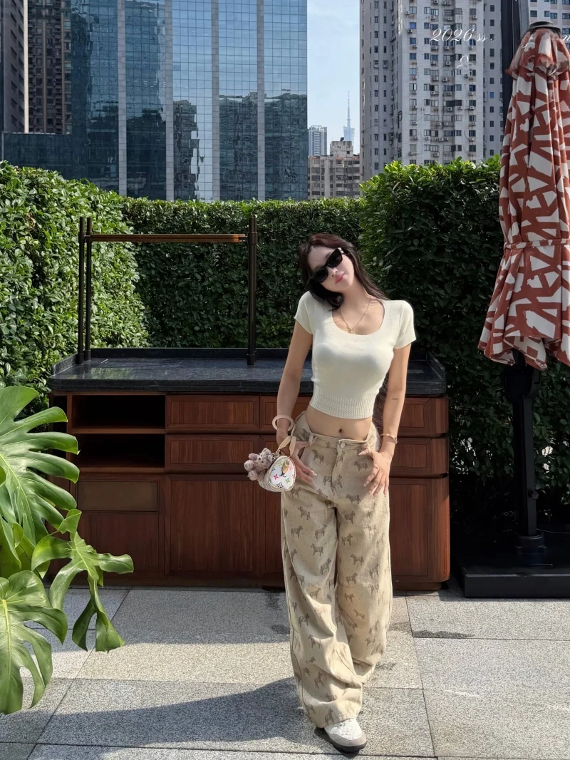 Fashionable Short Sleeve T-Shirt And Jeans Set for Women Slim Fit Shoulder High Waist Straight Leg Pants Summer Outfit Combo view 3