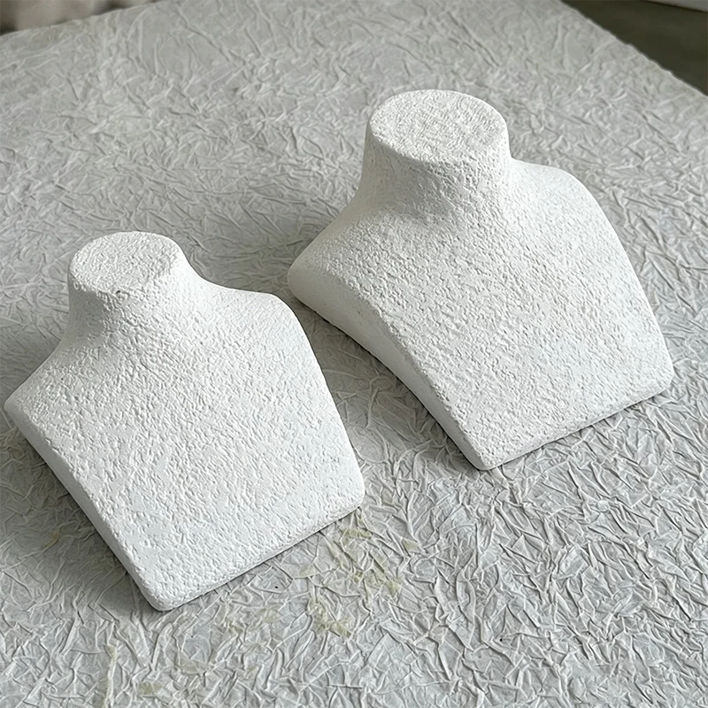 2 Pcs WhiteResin Necklace Display Stand-Textured Bust Mannequin Jewelry Holder for Chains&Pendants Minimalist Photography Props