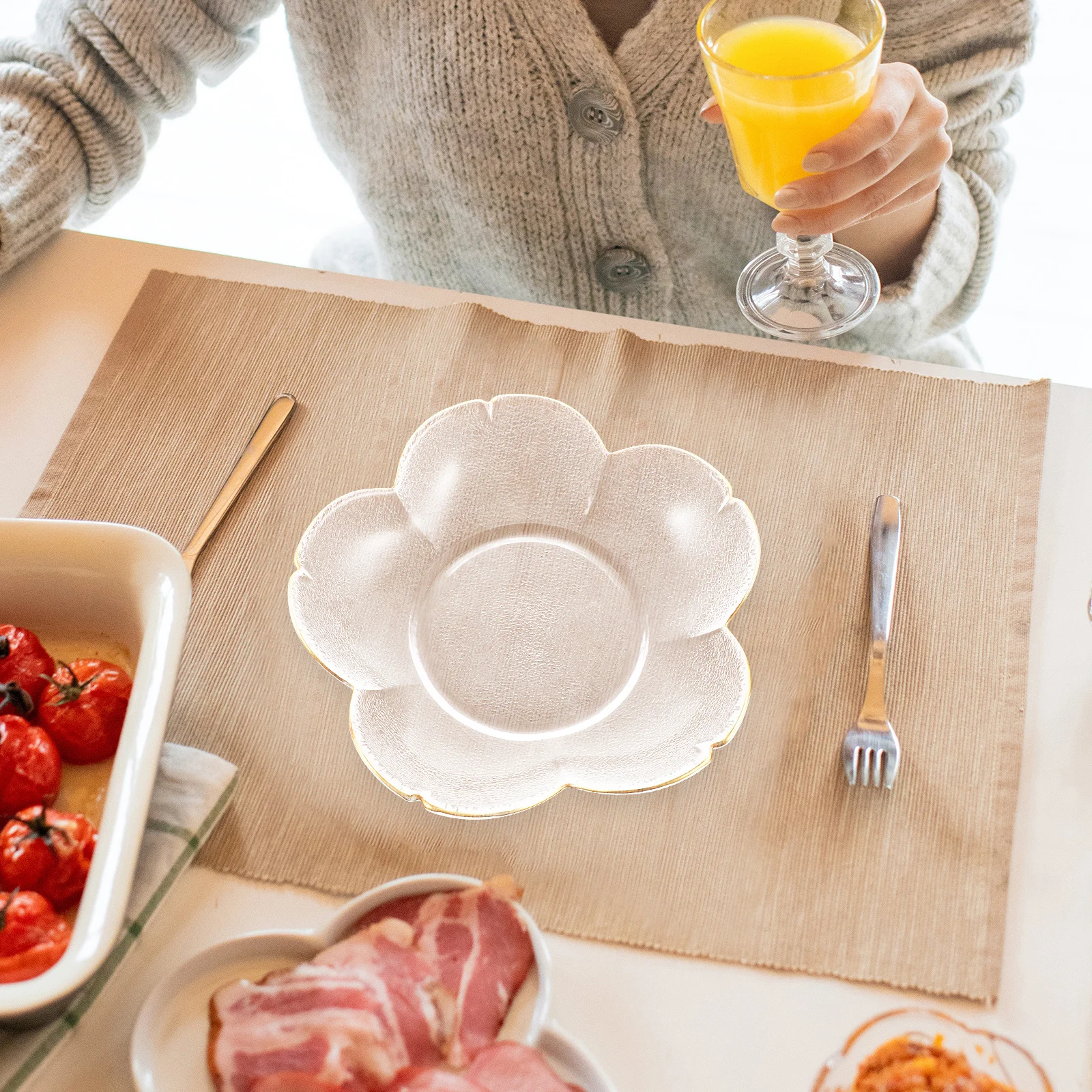 

Elegant Crystal Glass Bowl for Family Gatherings Easy Care Storage of Fruit Salad Yogurt Oatmeal Holiday Presents