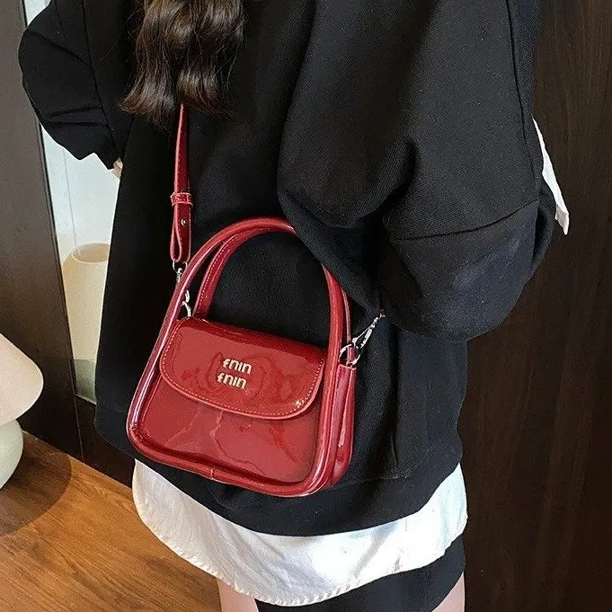 

Нишевая однотонная квадратная сумка 2024, женская модная сумка через плечо для пригородных поездок, сумка через плечо «день-ночь», сумка с верхней ручкой, кожаная сумка