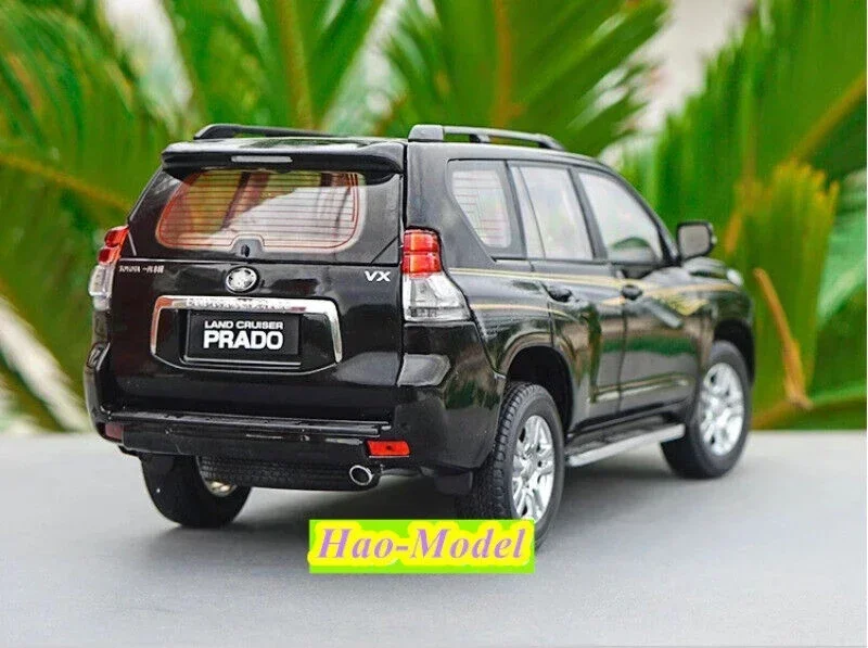 1:18 FAW For TOYOTA PRADO Car Model Diecast Metal Boys Toys Kids Gifts Hobby Display Ornaments Collection White/Black