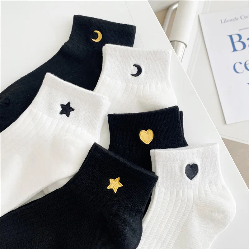New Cute Embroidery Glitter Love Heart Moon Star Smile Face Socks Soft Cotton White Black Short Ankle Sokken