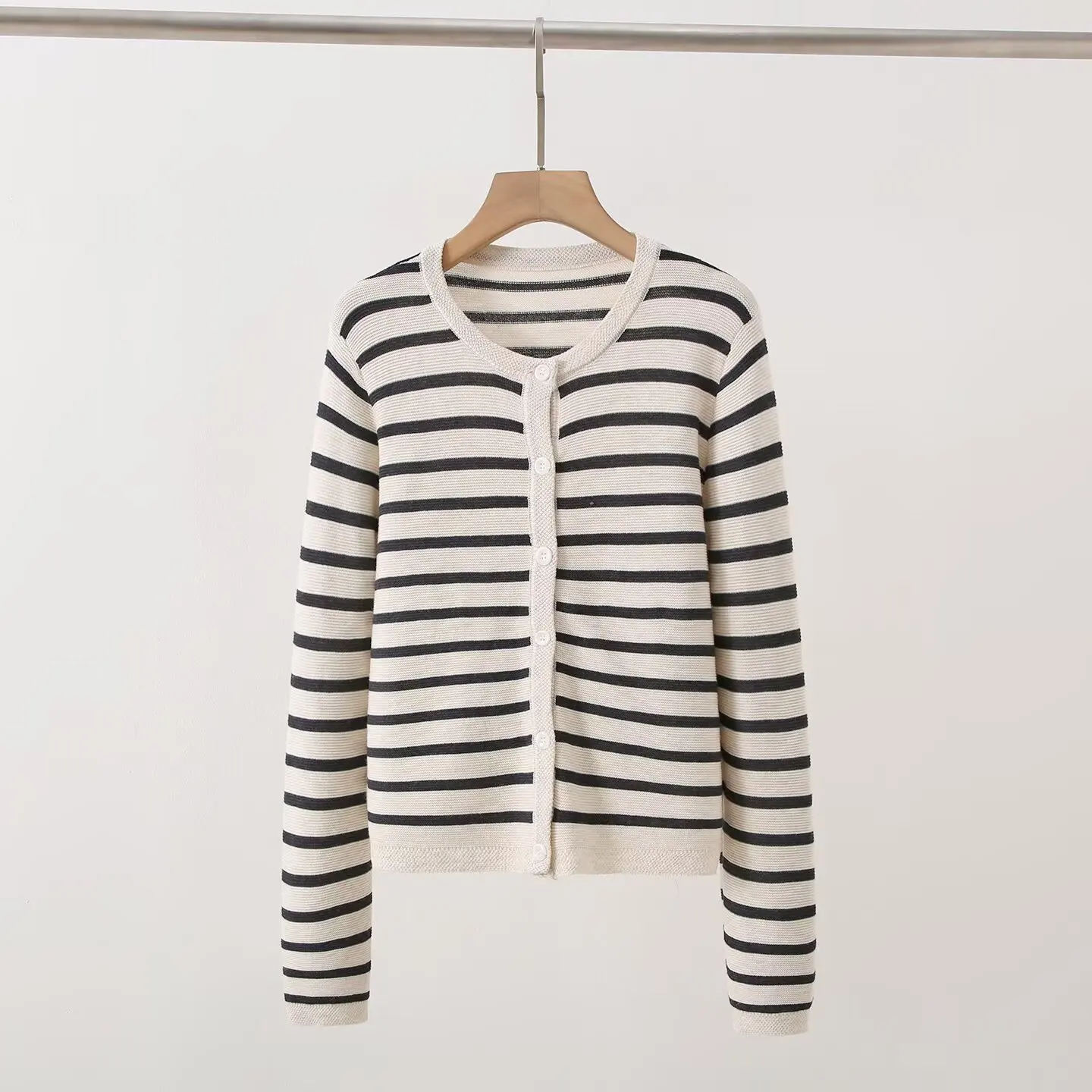 패셔너블한 스트라이프 니트 긴팔 여성 아우터웨어 2025년 가을 슬림 디자인 다용도 오픈 가디건 출퇴근 스타일