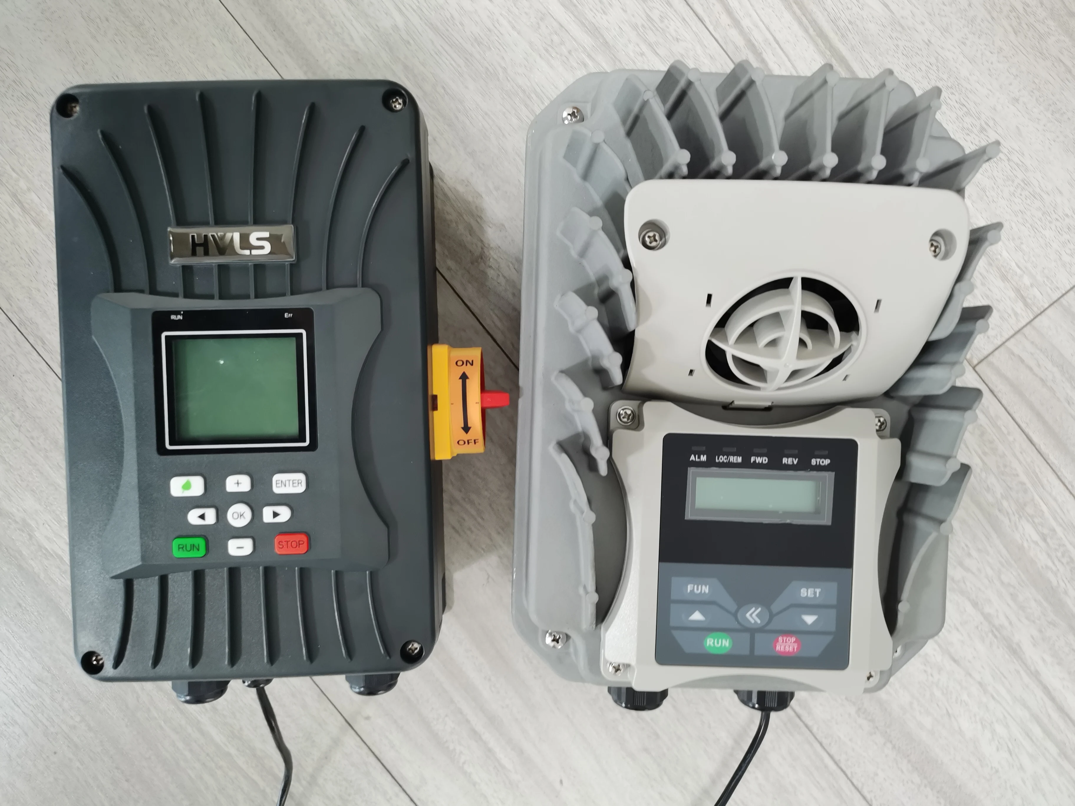 Ventilatore da soffitto industriale di alta qualità da 7,3 m/24 piedi Motore PMSM Raffreddamento a vento grande a basso rumore per chiesa di allevamento di animali