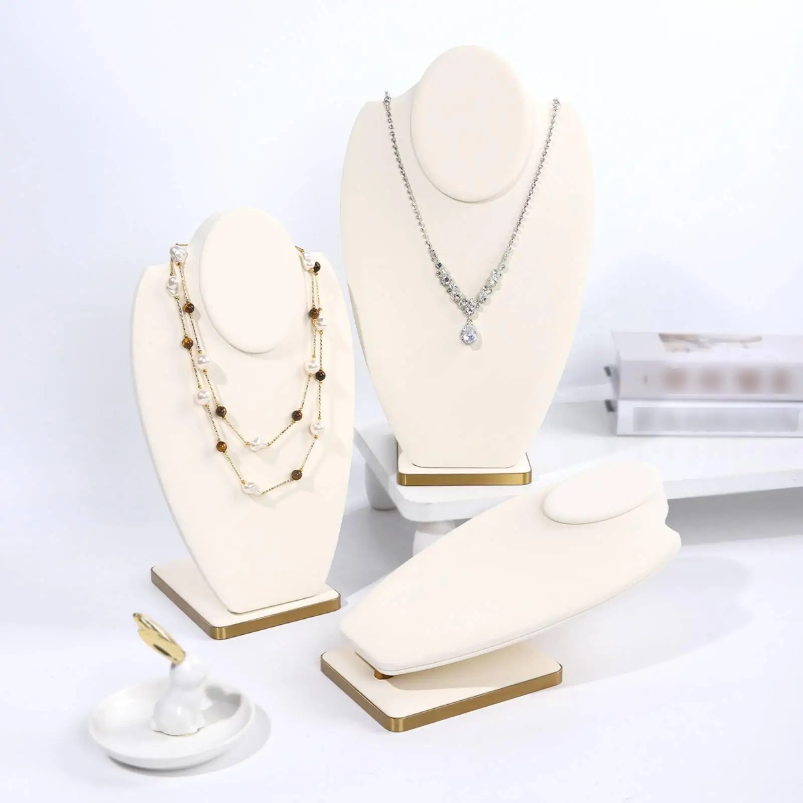 PU Leather Necklace Display Countertop PU Leather Bust Display Easy to Show