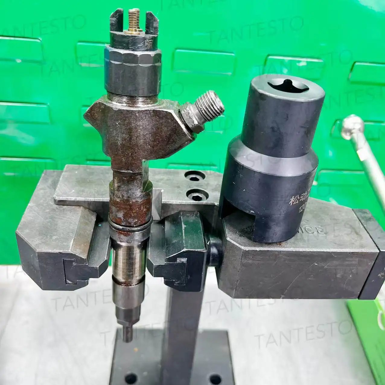 Injector Removal Tool for Stuck Rusted Nozzle Fuel Injector Puller Extractor Kit for 110 120 111