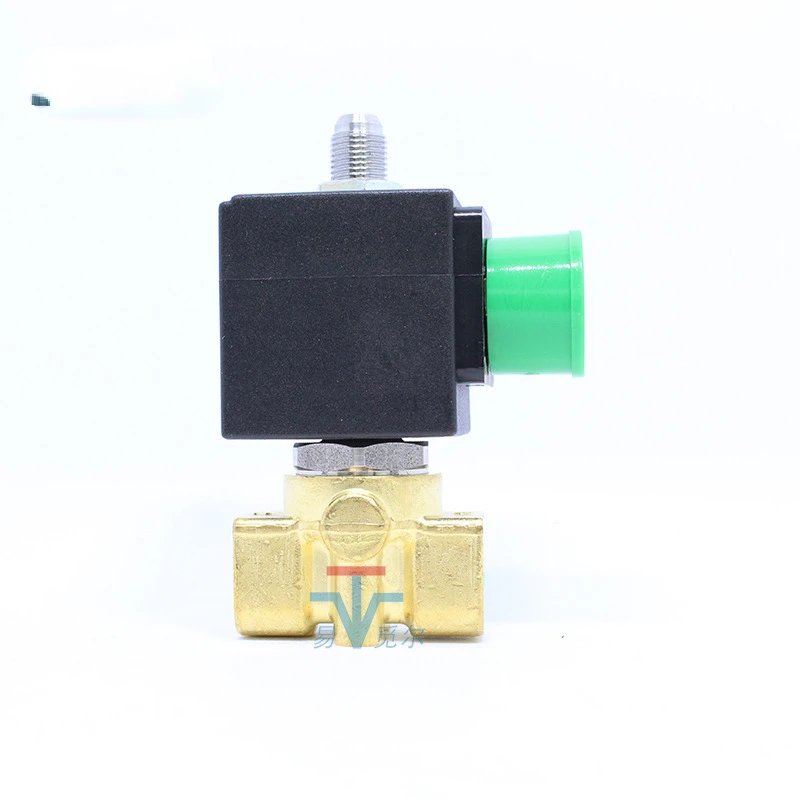 Three Way Solenoid Valve 31A2FV15-U Micro Direct Acting Electromagnetic Switching Valve 8w Ac220