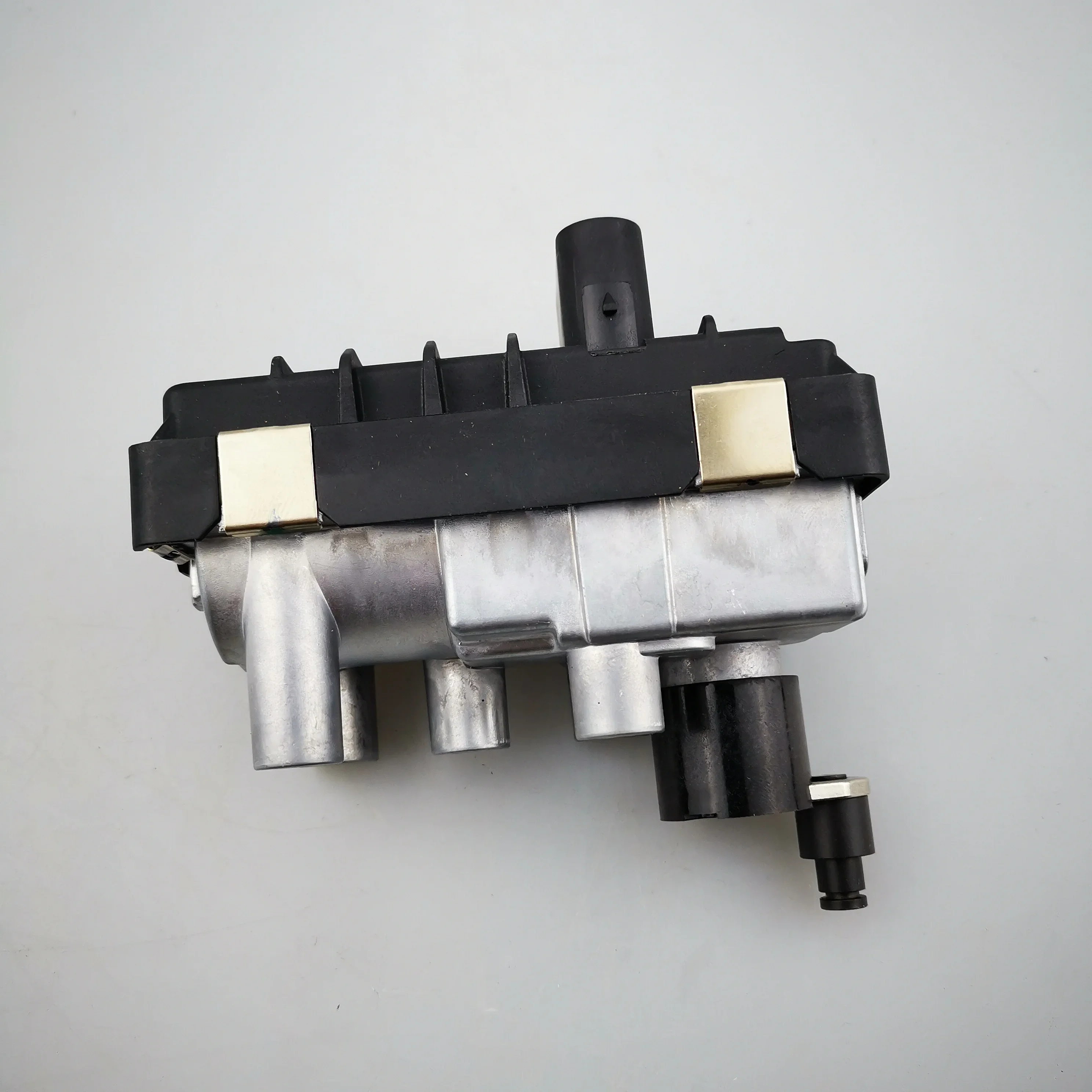 SAIC MAXUS V80 T60 2.0T turbocharger control module actuator D20D015