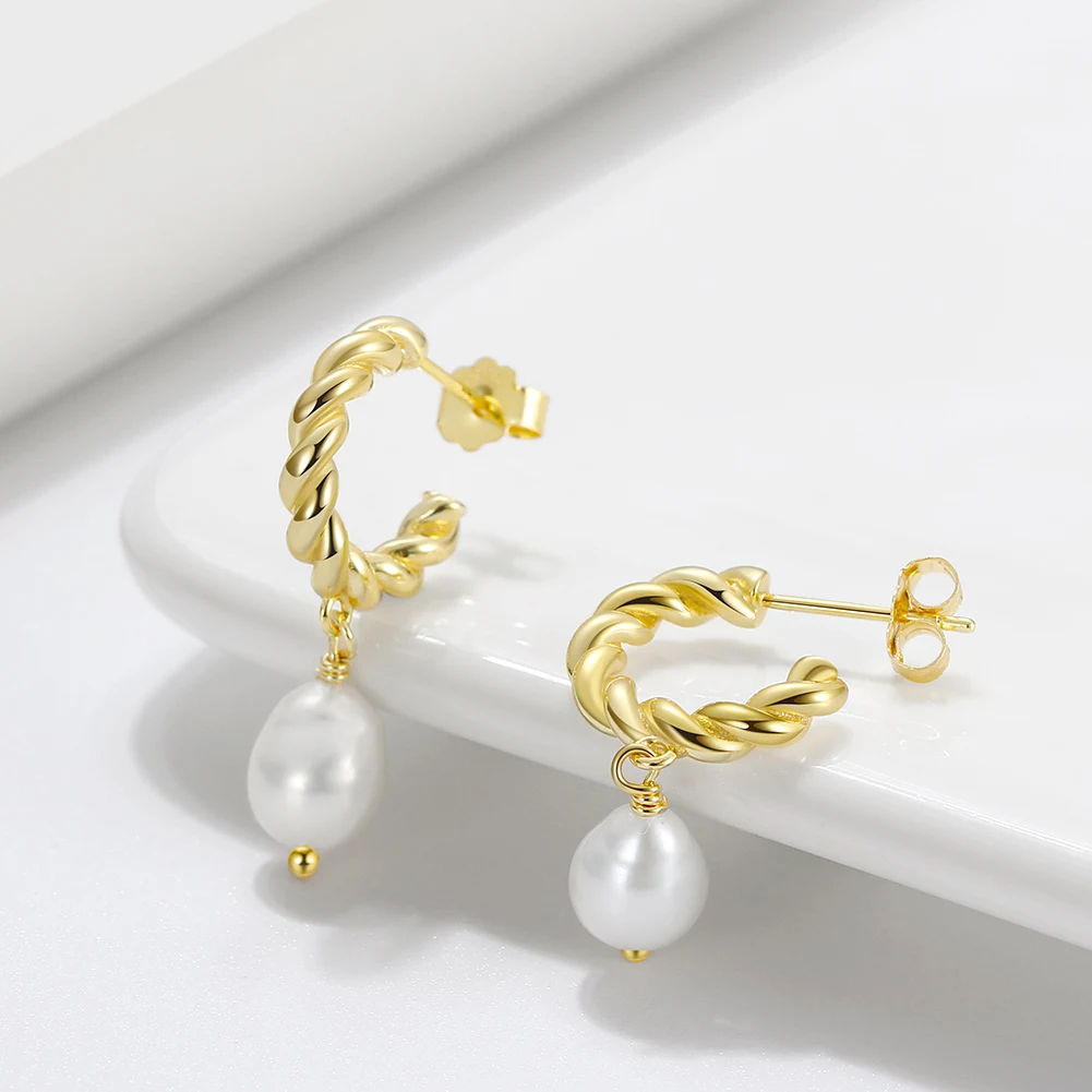 

Kiss Mandy Freshwater Pearl Gold Plated Drop Earrings Elegant for Wemon Wedding Gift Party Classic Pearl Drop Ear Lady GPE17