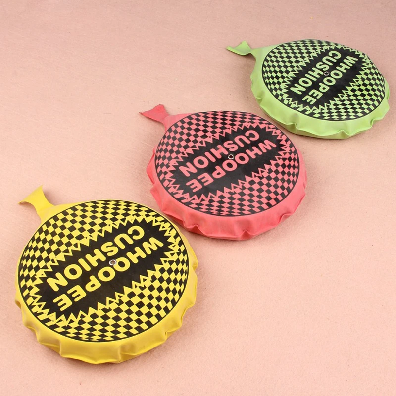 2개/팩 랜덤 믹스 컬러 장난 방귀 베개 휘피쿠션 3가지 사이즈 파티 필수품 농담 소품 소음 발생기 ZYF