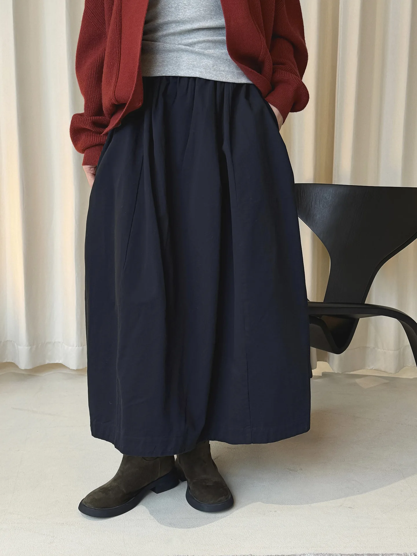 أوائل الربيع بسيطة عالية الخصر زر مرونة نصف تنورة فضفاضة التخسيس تنورة طويلة عادية للنساء